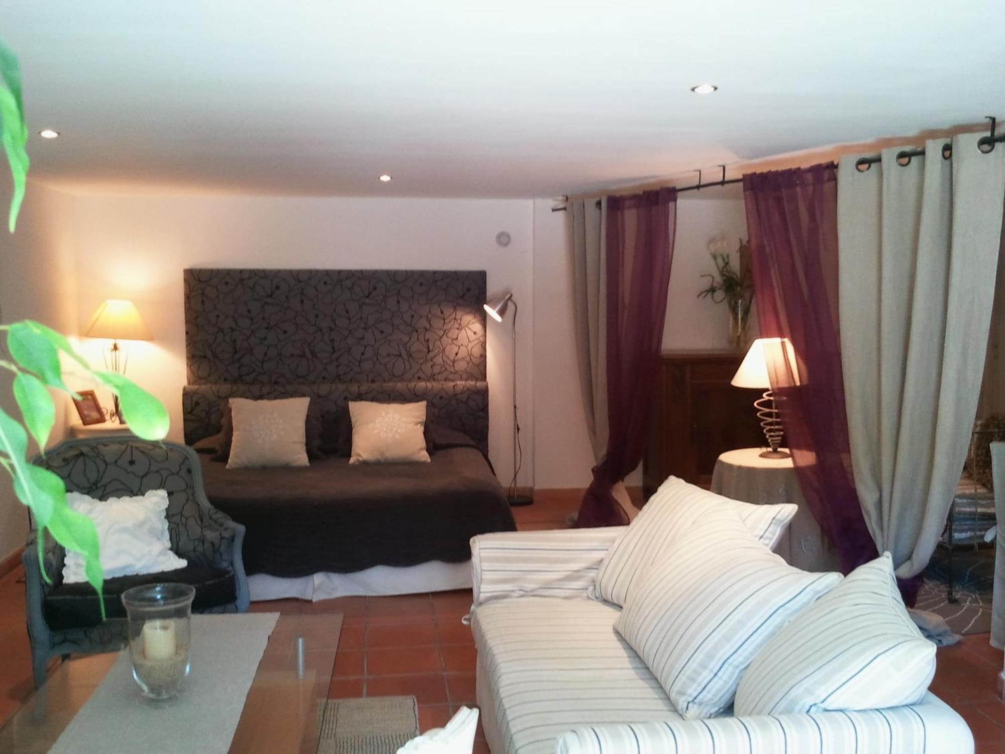 Les Chambres D'Hotes De La Ferrage La Tour-dʼAigues Εξωτερικό φωτογραφία