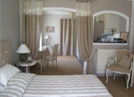 Les Chambres D'Hotes De La Ferrage La Tour-dʼAigues Εξωτερικό φωτογραφία