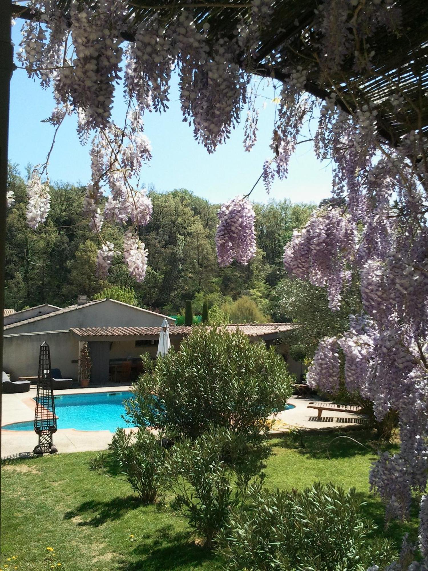 Les Chambres D'Hotes De La Ferrage La Tour-dʼAigues Εξωτερικό φωτογραφία